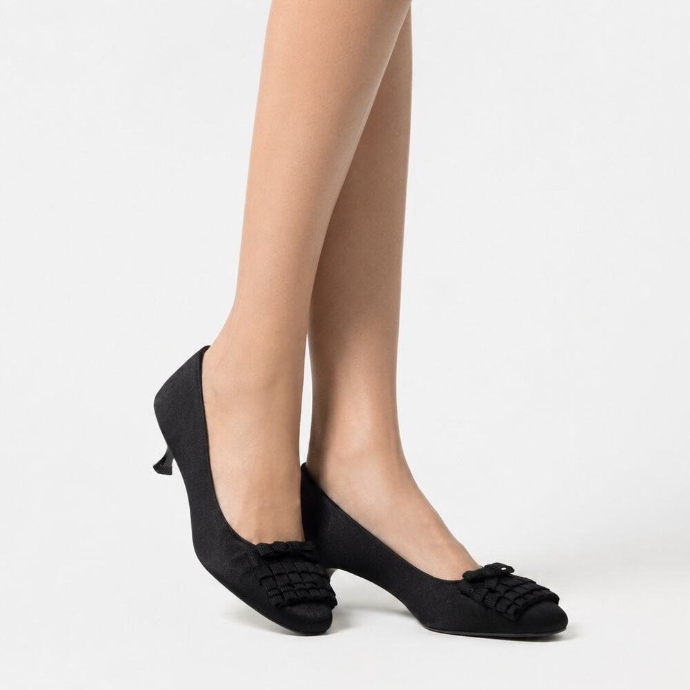 Salvatore Ferragamo Satin Kitten Heels 8.5 C Wide Black Classic Square Toe Pumps